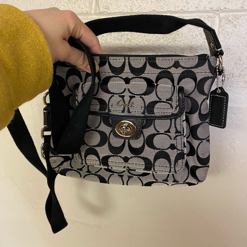 LIKE NEW COACH PURSE